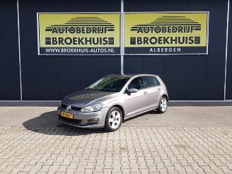 uszkodzony samochody osobowe Volkswagen Golf 1.6 TDI Highline 2013/4