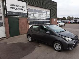 Vrakbiler auto Toyota Yaris Yaris III (P13), Hatchback, 2010 / 2020 1.33 16V Dual VVT-I 2015/4