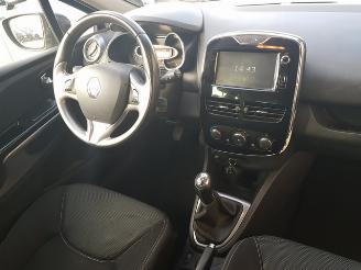 Renault Clio Estate 0.9 TCe Night&Day picture 12