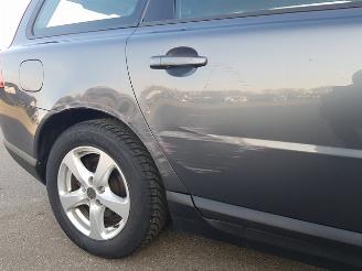 Volvo V-70 2.4D Momentum picture 9