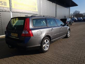 Volvo V-70 2.4D Momentum picture 8