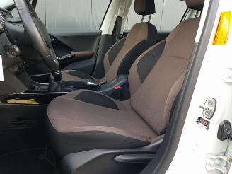 Peugeot 2008 1.2 PureTech Active picture 15