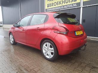 Peugeot 208 1.2 PureTech Signature picture 8