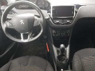 Peugeot 208 1.2 PureTech Signature picture 17