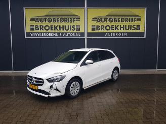 krockskadad bil auto Mercedes B-klasse 200d 2022/3