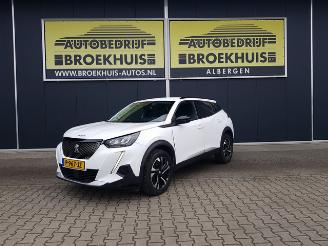 damaged passenger cars Peugeot 2008 1.2 PureTech Allure Pack 2022/3