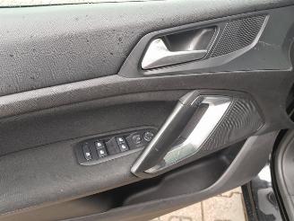 Peugeot 308 SW 1.2 PureTech Blue Lease Executive picture 25