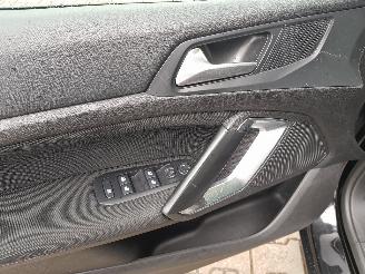 Peugeot 308 SW 1.2 PureTech Blue Lease Executive picture 25