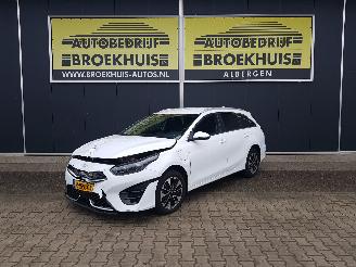 Unfallwagen Kia Ceed 1.6 GDI PHEV DynamicPlusLine 2022/9