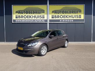krockskadad bil auto Peugeot 308 1.2 e-THP Blue Lease 2015/4