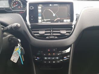 Peugeot 208 1.2 PureTech Allure picture 18