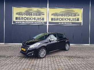 Unfallwagen Peugeot 208 1.2 PureTech Allure 2015/11