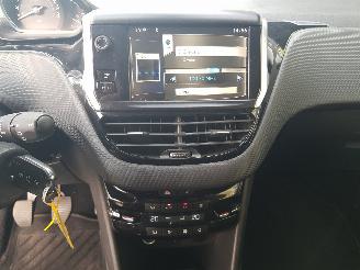 Peugeot 2008 1.6 VTi Allure picture 16