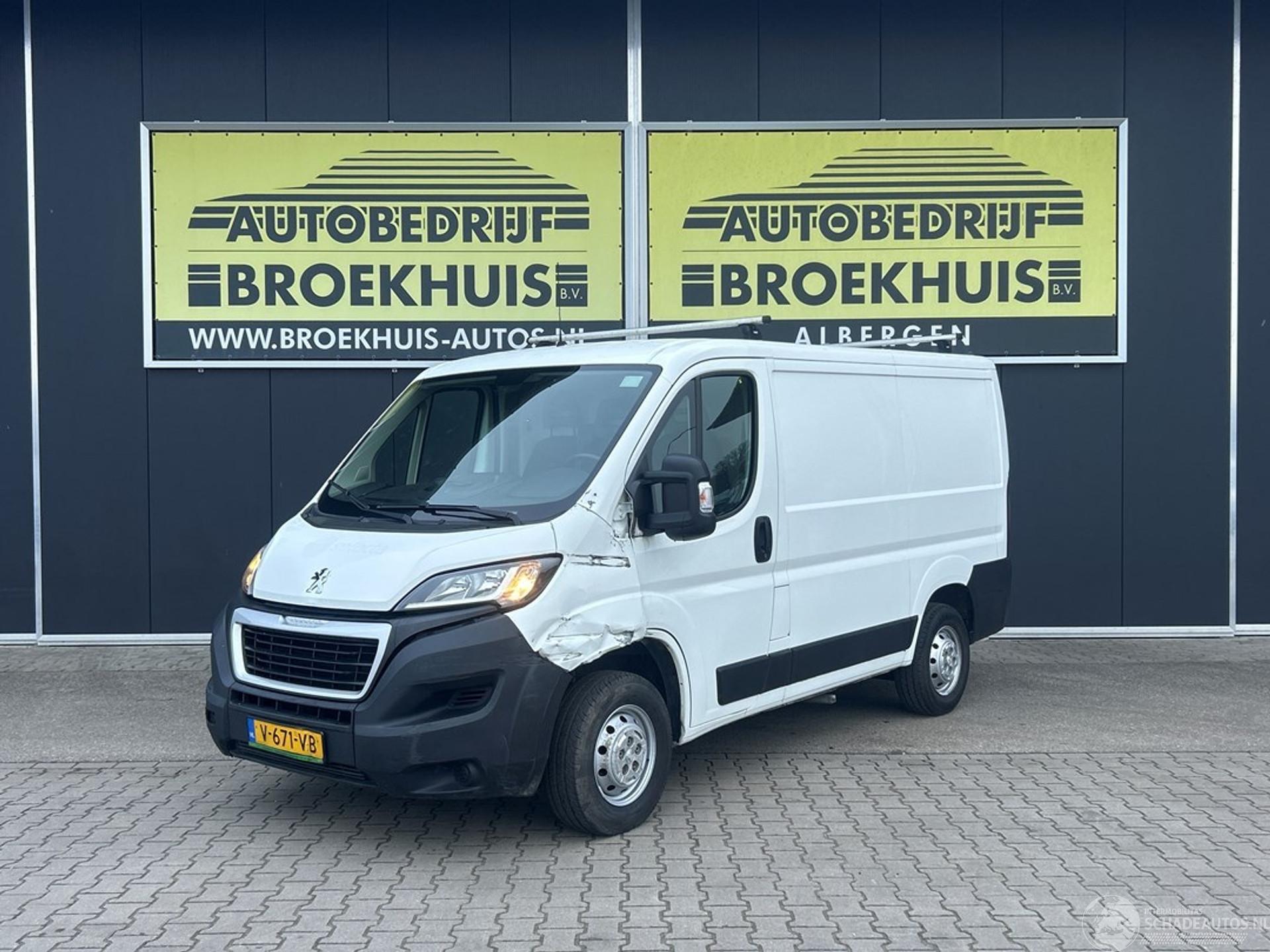 Peugeot Boxer 330 2.0 BlueHDI L1H1 Premium