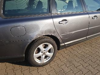 Volvo V-70 2.4D Momentum picture 10