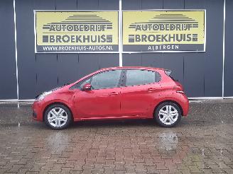 Peugeot 208 1.2 PureTech Signature picture 2