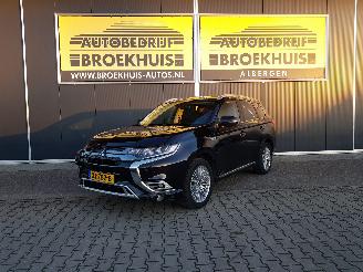 uszkodzony samochody osobowe Mitsubishi Outlander 2.4 PHEV Intense 2019/1