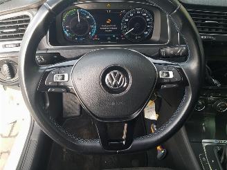 Volkswagen e-Golf e-Golf picture 16