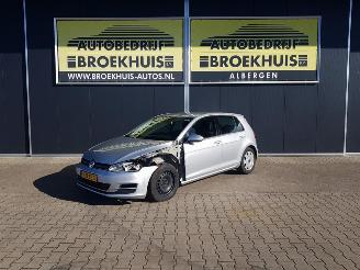 uszkodzony samochody osobowe Volkswagen Golf 1.6 TDI Comfortline BlueMotion 2013/10