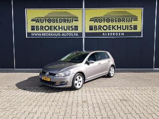 krockskadad bil auto Volkswagen Golf 1.6 TDI Highline 2013/4
