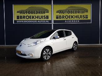 damaged passenger cars Nissan Leaf Tekna Limited Edition 24 kWh 2015/10