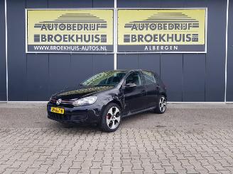 damaged passenger cars Volkswagen Golf 1.6 Comfortline 2009/1