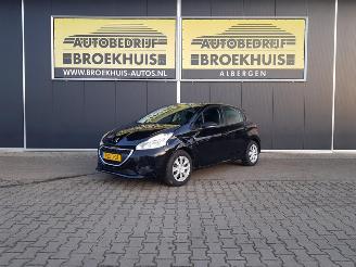 damaged passenger cars Peugeot 208 1.0 PureTech Access 2015/1