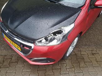 Peugeot 208 1.2 PureTech Signature picture 9