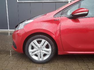 Peugeot 208 1.2 PureTech Signature picture 11