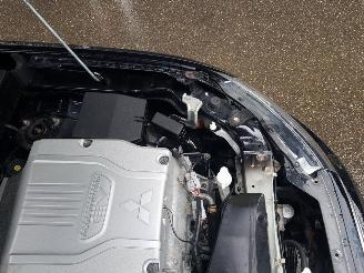 Mitsubishi Outlander 2.0 PHEV instyle picture 13