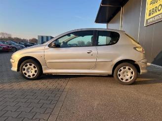 Peugeot 206 206 (2A/C/H/J/S), Hatchback, 1998 / 2012 1.4 16V picture 2