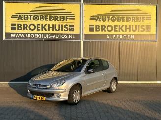 Auto da rottamare Peugeot 206 206 (2A/C/H/J/S), Hatchback, 1998 / 2012 1.4 16V 2004/7