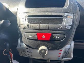 Peugeot 107 107, Hatchback, 2005 / 2014 1.0 12V picture 11