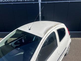Peugeot 107 107, Hatchback, 2005 / 2014 1.0 12V picture 18