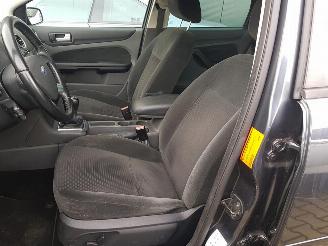 Ford Focus Wagon 1.6-16V Ghia picture 13