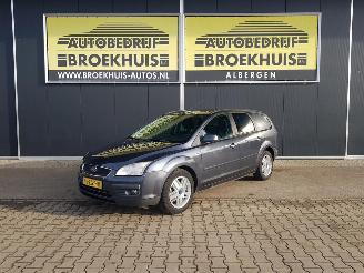 Vaurioauto  passenger cars Ford Focus Wagon 1.6-16V Ghia 2008/1