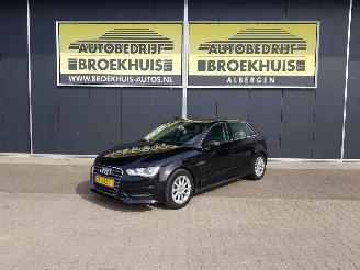 Voiture accidenté Audi A3 Sportback 1.6 TDI ultra Attraction Pro Line 2015/5