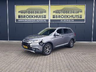 Coche accidentado Mitsubishi Outlander 2.2 DI-D Instyle 4WD 7-persoons 2015/9