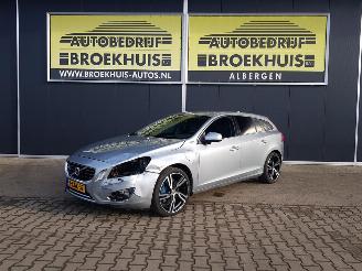 Voiture accidenté Volvo V-60 2.4 D6 AWD Plug-In Hybrid Pure Limited 2013/2