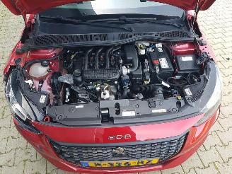 Peugeot 208 1.2 PureTech Allure picture 11