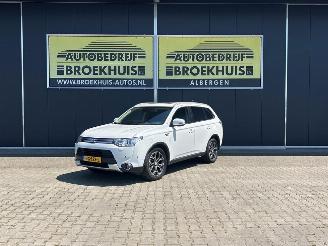 skadebil auto Mitsubishi Outlander 2.0 PHEV Executive Edition 2015/9