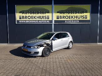 krockskadad bil auto Volkswagen Golf 1.6 TDI Comfortline BlueMotion 2013/10