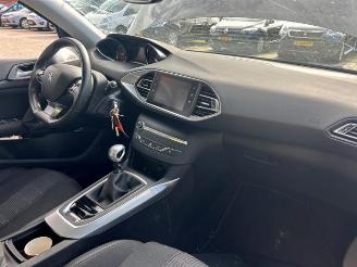 Peugeot 308 308 SW (L4/L9/LC/LJ/LR), Combi 5-drs, 2014 / 2021 1.2 12V e-THP PureTech 130 picture 24