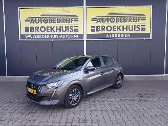 uszkodzony samochody osobowe Peugeot 208 1.2 PureTech Active Pack 2021/11