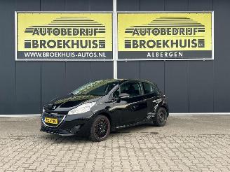 Vaurioauto  passenger cars Peugeot 208 1.0 VTi Access 2014/11