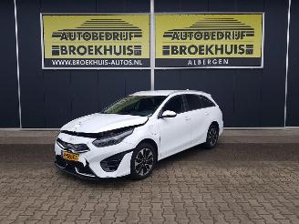 Voiture accidenté Kia Ceed Sportswagon 1.6 GDI PHEV DynamicPlusLine 2022/9