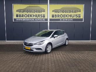 krockskadad bil auto Opel Astra 1.0 Edition 2016/2