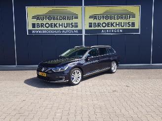 damaged passenger cars Volkswagen Passat Variant 1.4 TSI GTE Highline 2015/12