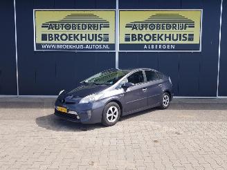 Vaurioauto  passenger cars Toyota Prius 1.8 Plug-in Executive Business 2013/11