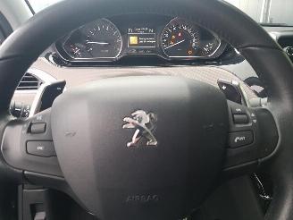 Peugeot 2008 1.2 VTi Active Pack Premium Automatic picture 16